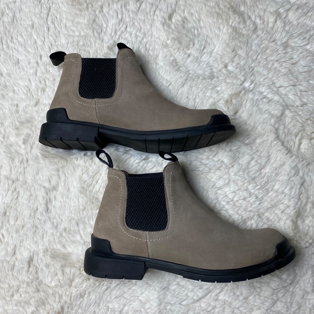 Bueno Women's Easy Chelsea Boot Size EU 37 US 6.5-7 - Picture 3 of 9